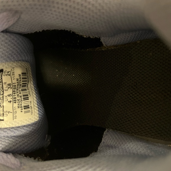 7 Nike Sneakers - Picture 6 of 6